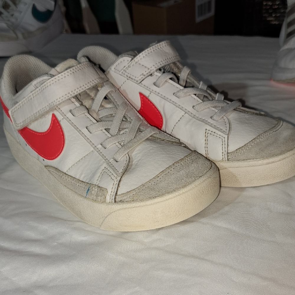 Nike Blazer kids sneakers 2Y da4075-122 bold pink swoosh